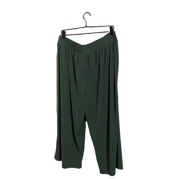 torrid Pants - Torrid Green Culotte Pants